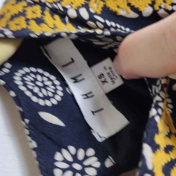 THML XS Shift Dress - Picture 4 of 4